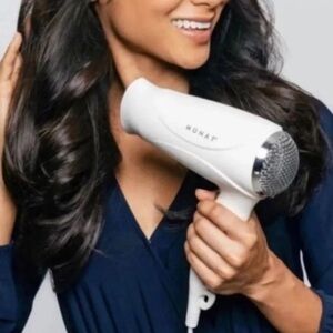 Monat Travel White Mini Blow Dryer